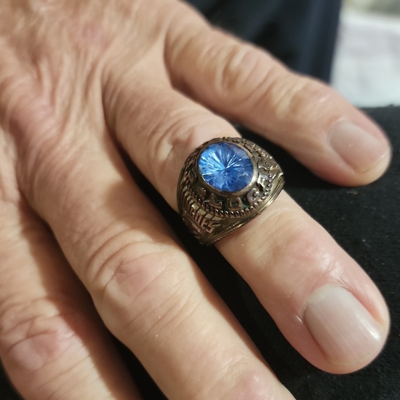 Men's 1979 Chief Logan Blue Stone ClassRing.